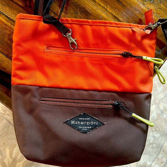 Sherpani crossbody and matching wristlet wallet - Picture 3 of 4